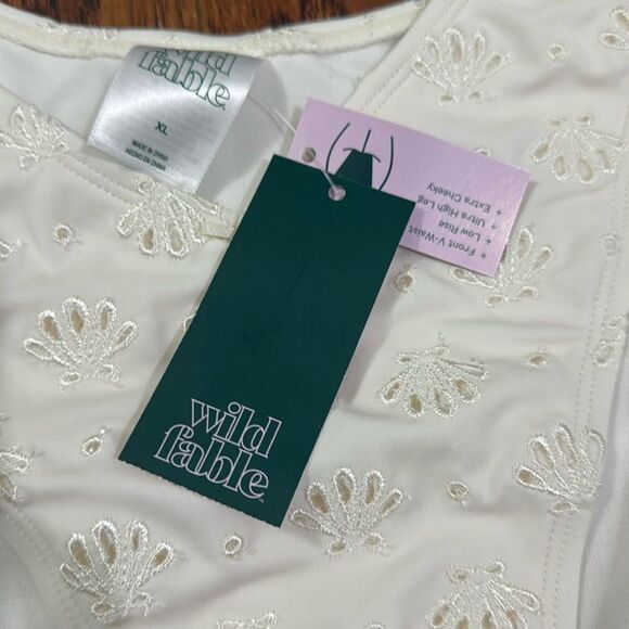 NWT Wild Fable XL (16) Eyelet V-Front Extra Cheeky High Leg Bikini Bottom - Picture 8 of 8